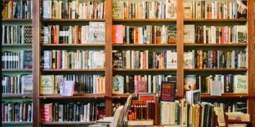A bagful of rice for a boxful of books