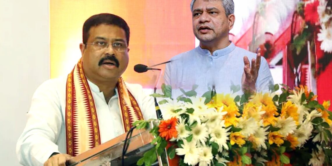 ଆଗେ ଆଗେ ଧର୍ମେନ୍ଦ୍ର … ପଛେ ପଛେ ଅଶ୍ୱିନୀ …