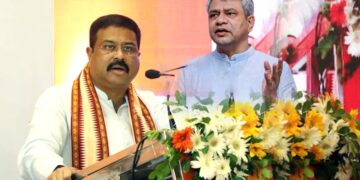 ଆଗେ ଆଗେ ଧର୍ମେନ୍ଦ୍ର … ପଛେ ପଛେ ଅଶ୍ୱିନୀ …