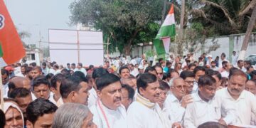 ରାସ୍ତାକୁ ଓହ୍ଲାଇଲା କଂଗ୍ରେସ…