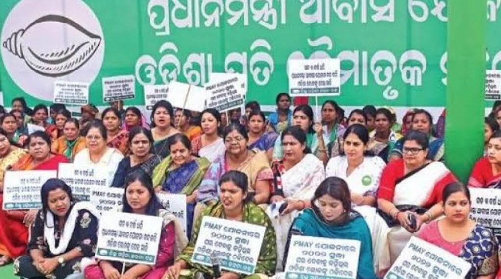 ଘରକଳି ଘରେ ରହୁ…