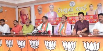 ପଛକୁ ହଟୁନି ବିଜେପି