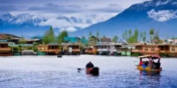 The Boatman of Srinagar