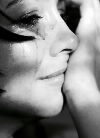 ମାଆ ଗାଏ ଯେବେ ନୀରବ ରାତିରେ