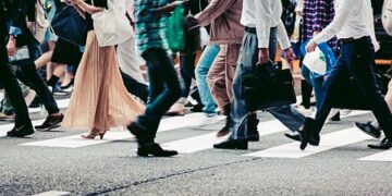 ବ୍ୟସ୍ତ ମଣିଷ ଏଠି