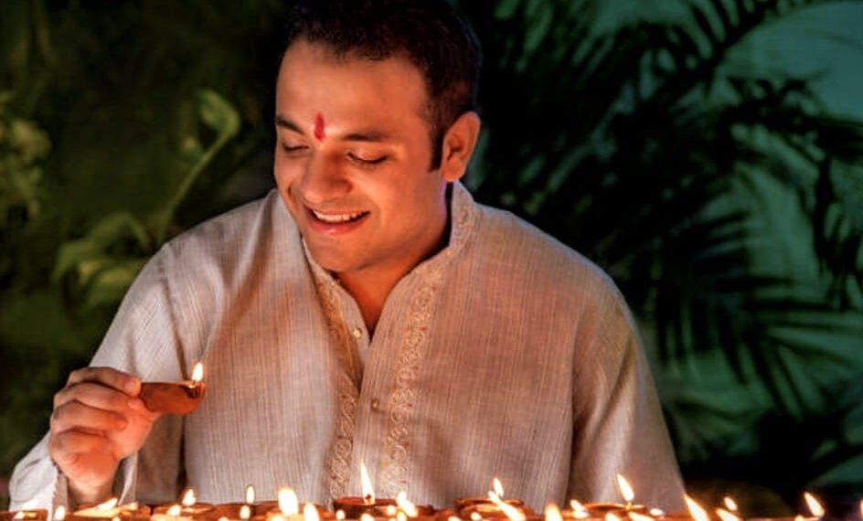 ତମ ଆଖି ଡୋଳାର ଭିତରେ