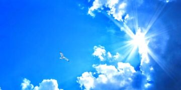 ଦୂର ନୀଳ ଆକାଶ