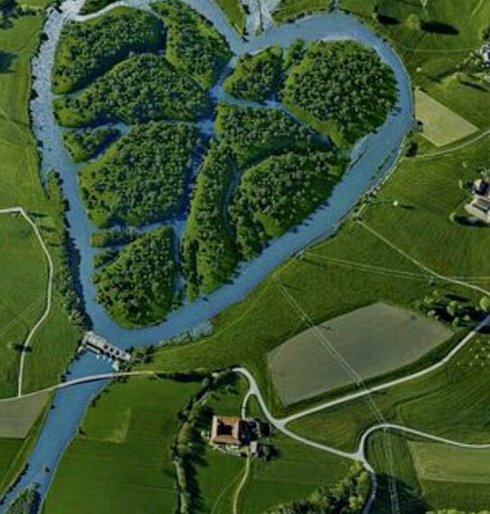 ପ୍ରେମ ଏକ ନଈ