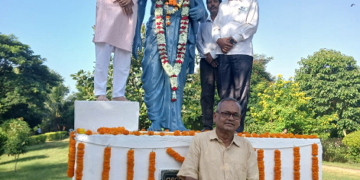 ଦାରିଦ୍ର୍ୟର ଉତ୍ପୀଡନ ଭିତରୁ  ଗଣକବିଙ୍କ ଜୀବନ ଓ ସାହିତ୍ୟ ଉଦ୍ଭାସିତ (୧୪୩ ତମ ଜୟନ୍ତୀରେ ରାଜଧାନୀ ସମେତ ଜନ୍ମ ପୀଠ ରେ ଶ୍ରଦ୍ଧାଞ୍ଜଳି)