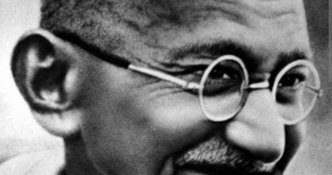 ବିସ୍ମୟ ପୁରୁଷ, “ବାପୁ”