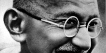 ବିସ୍ମୟ ପୁରୁଷ, “ବାପୁ”