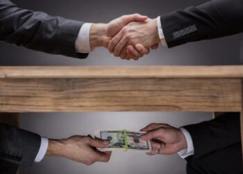 ତୁ ଗୁହାରୀ କରିବୁ ଯାହାକୁ