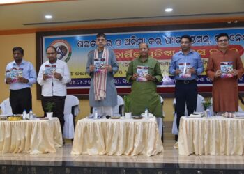 ୫ମ ପ୍ରତିଷ୍ଠା ଦିବସ ଉତ୍ସବରେ ଓଡ଼ିଆ ଅସ୍ମିତାର ପର୍ବ ପାଳିଲେ ଶରତ କର ଓ ଅନିମା କର ଫାଉଣ୍ଡେସନ (ସାମ୍ବାଦିକ ପ୍ରଭୁ କଲ୍ୟାଣ ମହାପାତ୍ର ସମାଜ ସେବୀ ନରୋତ୍ତମ ଦାସ ସମ୍ବର୍ଦ୍ଧିତ )